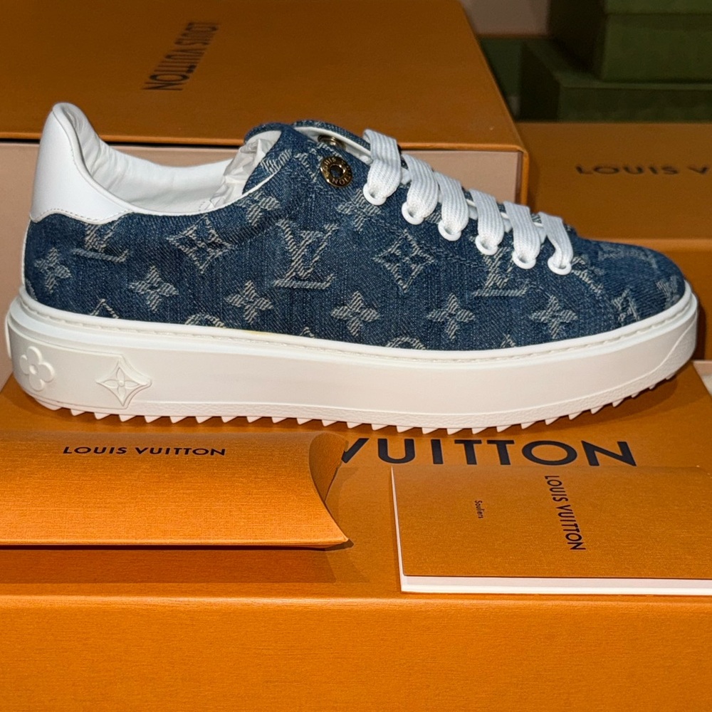 Louis Vuitton Bleu Jeans Time Out Sneaker